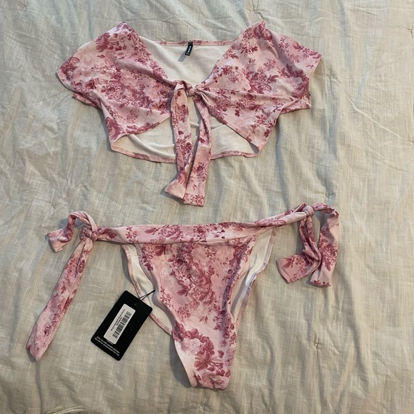Pretty Little Thing pink floral tie bikini set - Picture 2 of 3